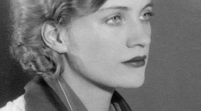 LEE MILLER